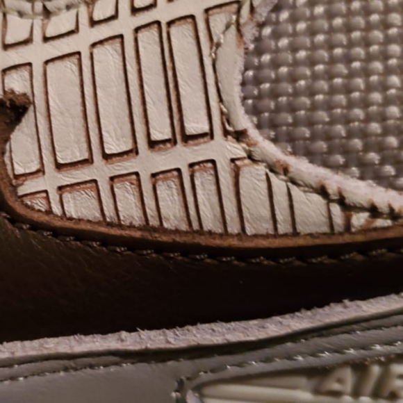 🌟 Laser etched 🌟aerial view of New York Air Max - Picture 4 of 10